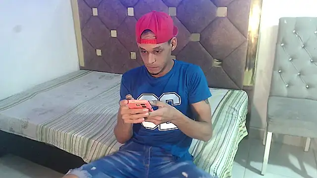 Snapshot of Brendt_Hotx chatting on June 14, 1:35 am Brendt Hotx online show from June 14, 1:35 am
