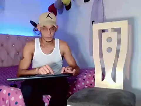 Snapshot of Brendt_Hotx chatting on June 30, 4:07 pm Brendt Hotx online show from June 30, 4:07 pm