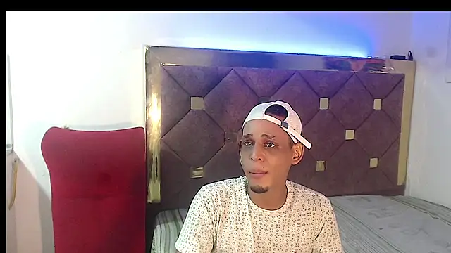 Snapshot of Brendt_Hotx chatting on June 11, 12:01 am Brendt Hotx online show from June 11, 12:01 am