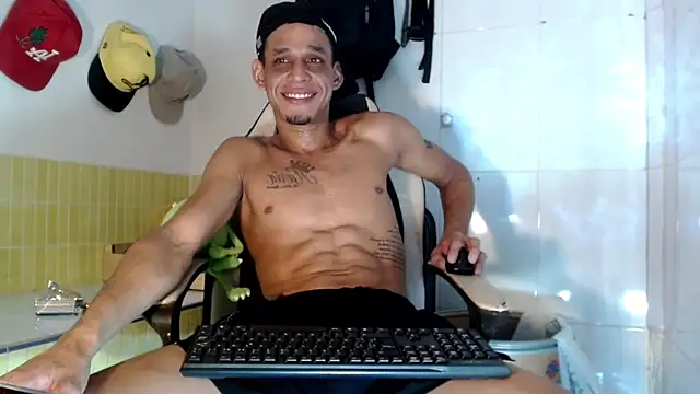 Snapshot of Brendt_Hotx chatting on July 8, 9:21 am Brendt Hotx online show from July 8, 9:21 am