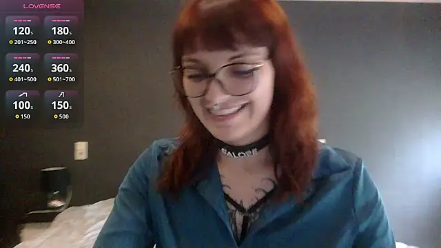 Snapshot of Roxane_Bloodycherry chatting on June 18, 4:23 pm Roxane Bloodycherry online show from June 18, 4:23 pm