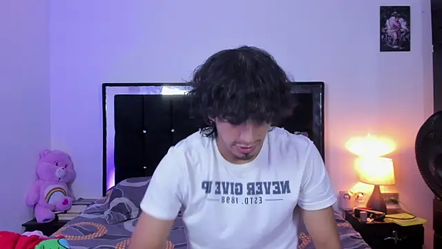 Snapshot of Shy_Mateo chatting on June 18, 11:54 pm Shy Mateo online show from June 18, 11:54 pm