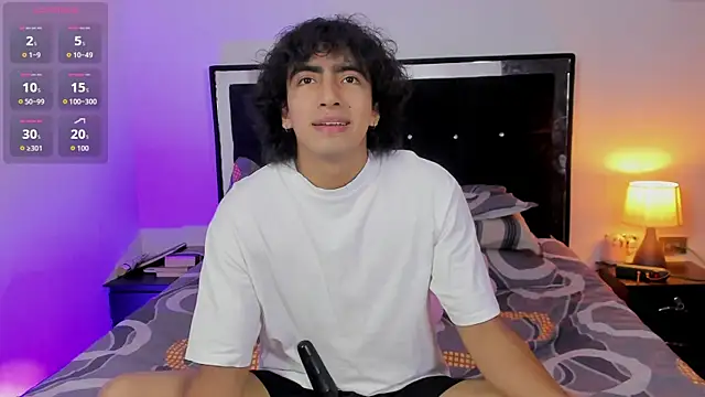 Snapshot of Shy_Mateo chatting on June 5, 9:09 pm Shy Mateo online show from June 5, 9:09 pm
