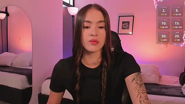 LizzyColins online show from June 21, 6:03 pm
