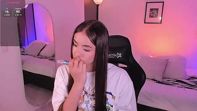 LizzyColins online show from June 15, 6:29 pm