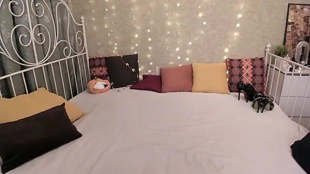 sophialinn online show from October 25, 5:39 am