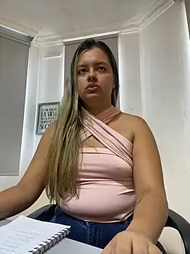 Snapshot of azulskyer chatting on July 3, 4:35 pm azulskyer online show from July 3, 4:35 pm