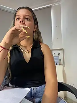 azulskyer online show from June 2, 4:29 pm