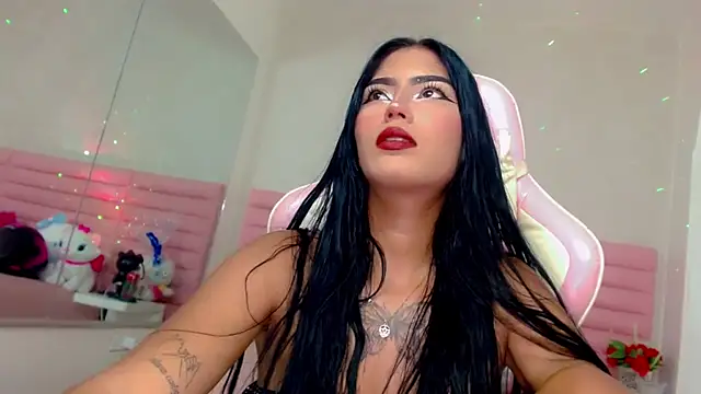 Snapshot of katiuska_lovely chatting on July 10, 4:23 am katiuska lovely online show from July 10, 4:23 am