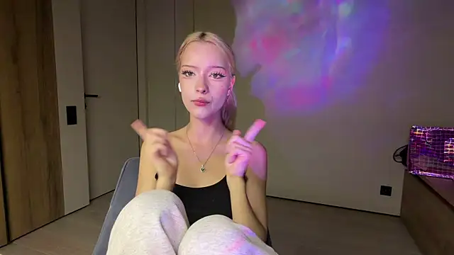 Snapshot of Anny_qte chatting on June 9, 7:04 pm Anny qte online show from June 9, 7:04 pm