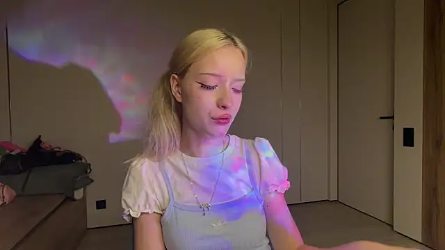 Snapshot of Anny_qte chatting on June 22, 5:43 pm Anny qte online show from June 22, 5:43 pm