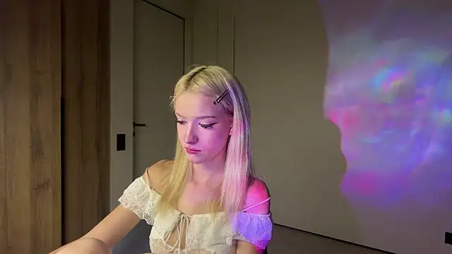 Snapshot of Anny_qte chatting on July 28, 8:52 pm Anny qte online show from July 28, 8:52 pm