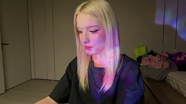 Snapshot of Anny_qte chatting on July 25, 9:10 pm Anny qte online show from July 25, 9:10 pm