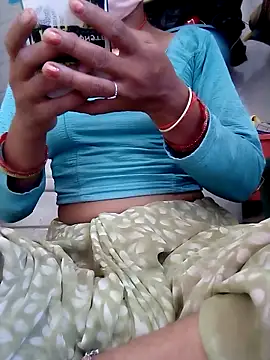 Snapshot of Aarti9080 chatting on June 18, 7:07 am Aarti9080 online show from June 18, 7:07 am