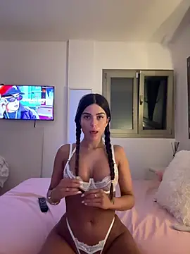 Snapshot of miaabelluccii chatting on June 29, 9:47 pm miaabelluccii online show from June 29, 9:47 pm