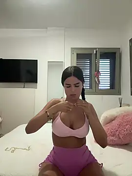 Snapshot of miaabelluccii chatting on June 27, 7:31 pm miaabelluccii online show from June 27, 7:31 pm