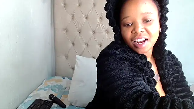Snapshot of Lihle_00 chatting on July 19, 5:27 am Lihle 00 online show from July 19, 5:27 am