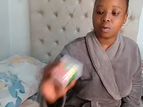Snapshot of Lihle_00 chatting on June 11, 6:43 am Lihle 00 online show from June 11, 6:43 am