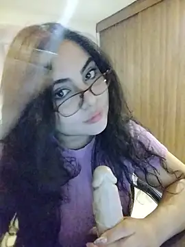 Snapshot of Roxxy_Sade chatting on July 1, 12:33 am Roxxy Sade online show from July 1, 12:33 am
