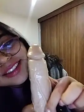 Snapshot of Roxxy_Sade chatting on June 23, 1:36 am Roxxy Sade online show from June 23, 1:36 am
