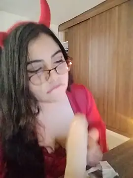 Snapshot of Roxxy_Sade chatting on July 16, 9:12 pm Roxxy Sade online show from July 16, 9:12 pm