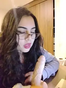 Snapshot of Roxxy_Sade chatting on June 15, 2:01 am Roxxy Sade online show from June 15, 2:01 am