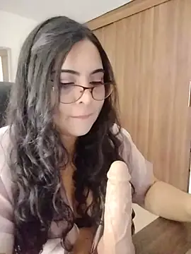 Snapshot of Roxxy_Sade chatting on June 25, 8:58 pm Roxxy Sade online show from June 25, 8:58 pm