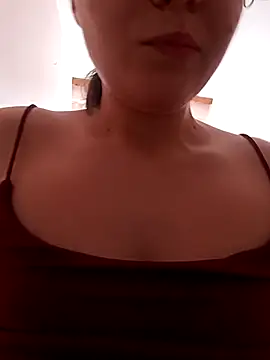Snapshot of Aniolekl chatting on June 6, 12:43 pm Aniolekl online show from June 6, 12:43 pm