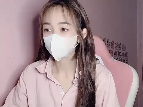 Alee8668 online show from June 5, 10:15 pm