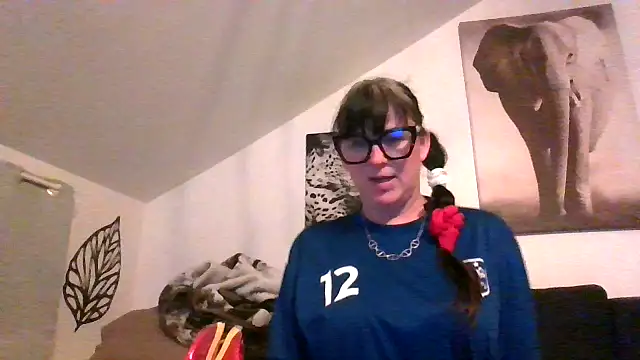 Snapshot of sexujuly88 chatting on June 16, 9:37 pm sexujuly88 online show from June 16, 9:37 pm