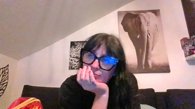 Snapshot of sexujuly88 chatting on June 4, 9:19 pm sexujuly88 online show from June 4, 9:19 pm