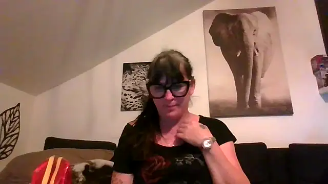 Snapshot of sexujuly88 chatting on June 15, 8:52 pm sexujuly88 online show from June 15, 8:52 pm