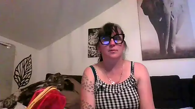Snapshot of sexujuly88 chatting on June 14, 7:37 pm sexujuly88 online show from June 14, 7:37 pm