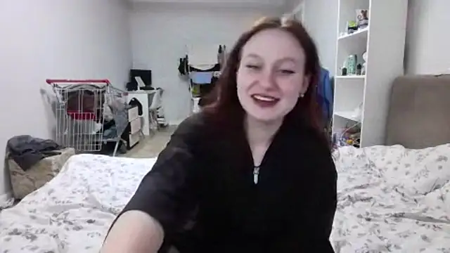 LoiseLovetto online show from June 24, 5:22 pm