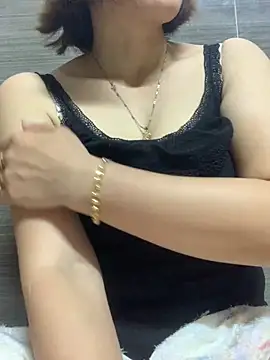 Snapshot of Emlyla chatting on June 1, 9:31 am Emlyla online show from June 1, 9:31 am