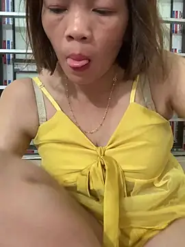 Emlyla online show from June 11, 2:58 pm