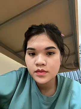 Snapshot of -Queen429- chatting on June 2, 2:39 pm -Queen429- online show from June 2, 2:39 pm
