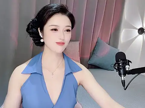 Snapshot of Momo-Wow chatting on June 2, 6:35 am Momo-Wow online show from June 2, 6:35 am