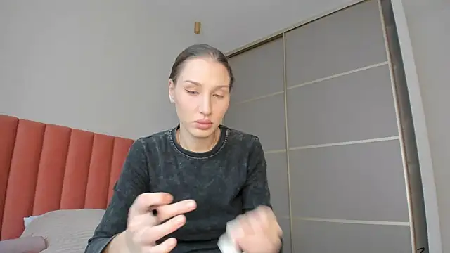 Snapshot of SofiClimbing chatting on February 10, 2:52 am SofiClimbing online show from February 10, 2:52 am