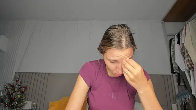 Snapshot of SofiClimbing chatting on February 16, 1:26 am SofiClimbing online show from February 16, 1:26 am