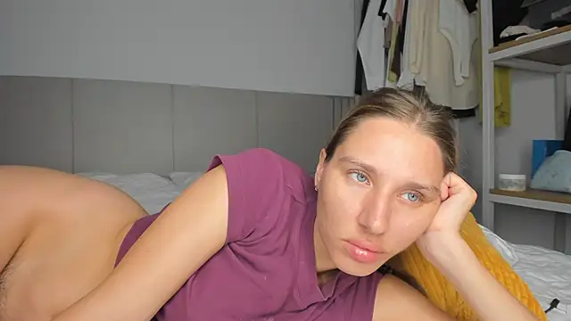 Snapshot of SofiClimbing chatting on February 23, 12:01 am SofiClimbing online show from February 23, 12:01 am