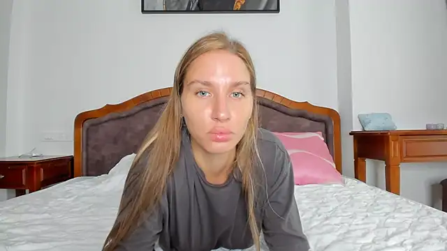 Snapshot of SofiClimbing chatting on November 9, 6:39 am SofiClimbing online show from November 9, 6:39 am