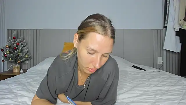 Snapshot of SofiClimbing chatting on December 23, 10:03 am SofiClimbing online show from December 23, 10:03 am