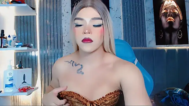 Snapshot of _the_blonde_girls01 chatting on July 18, 12:30 am the blonde girls01 online show from July 18, 12:30 am