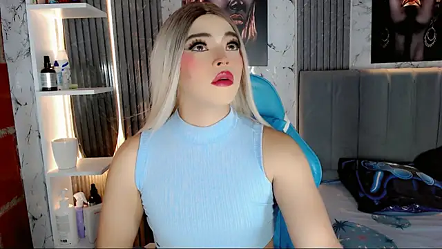 Snapshot of _the_blonde_girls01 chatting on July 17, 3:26 am the blonde girls01 online show from July 17, 3:26 am