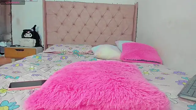 Snapshot of Sakura_moon_ chatting on June 4, 5:06 pm Sakura moon online show from June 4, 5:06 pm
