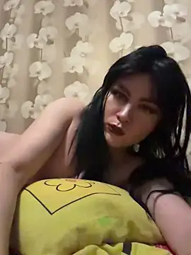 Snapshot of TomQuartz chatting on June 22, 8:17 pm TomQuartz online show from June 22, 8:17 pm