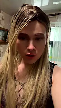 Snapshot of TomQuartz chatting on July 12, 1:45 pm TomQuartz online show from July 12, 1:45 pm