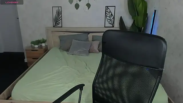 Violeta Paul online show from June 8, 1:28 am