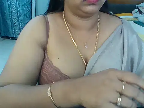 Snapshot of Tamil_hot_Meenu chatting on June 18, 4:33 am Tamil hot Meenu online show from June 18, 4:33 am